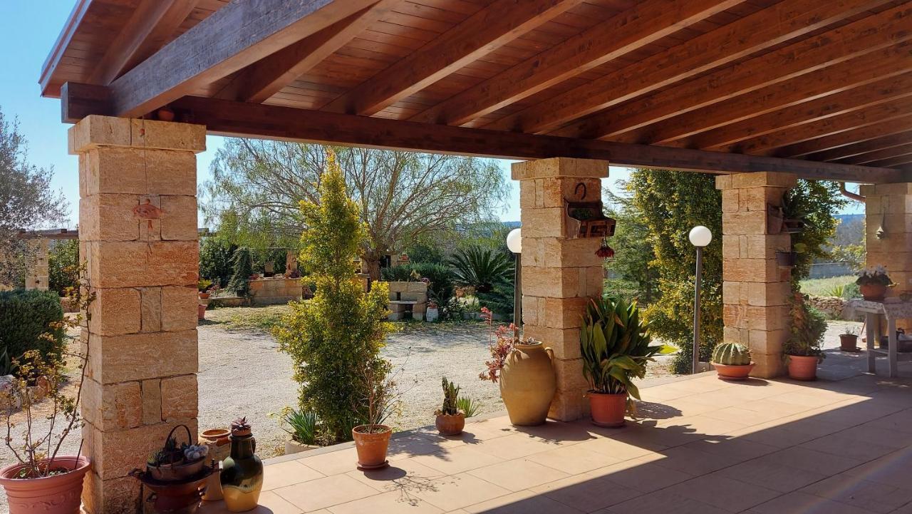 Oniro Specchia Acomodação com café da manhã Exterior foto