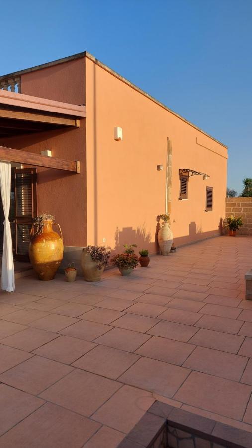 Oniro Specchia Acomodação com café da manhã Exterior foto